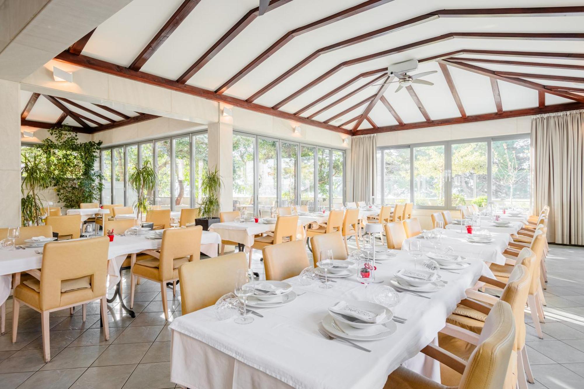 Rogac Rooms & Restaurant オミシュ エクステリア 写真