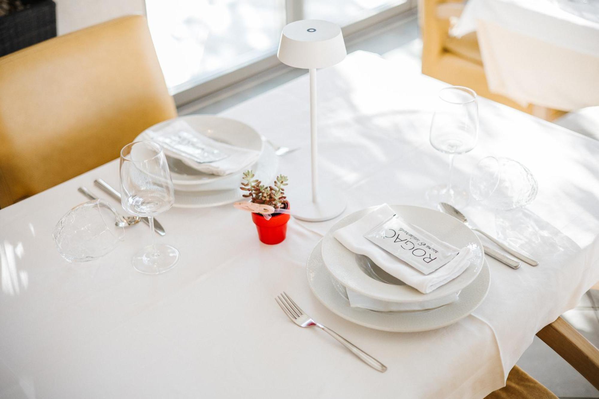 Rogac Rooms & Restaurant オミシュ エクステリア 写真