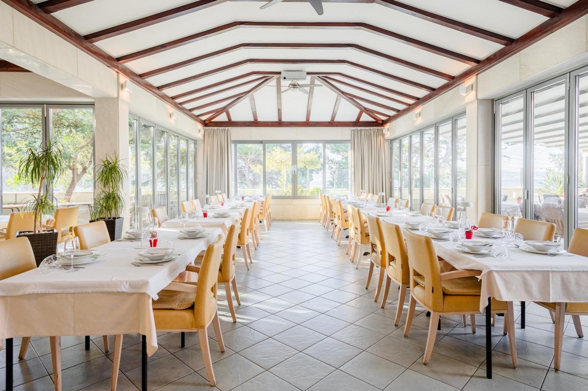 Rogac Rooms & Restaurant オミシュ エクステリア 写真